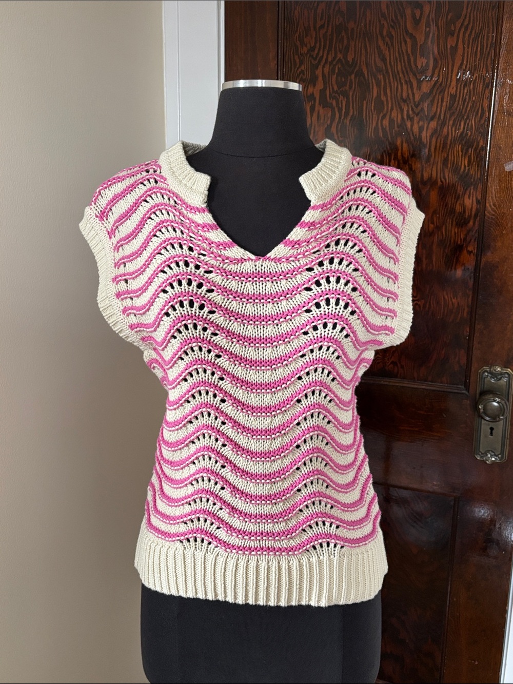 Melrose and Market New Cream and Pink Knit Wave-Pattern Sweater Vest Crochet